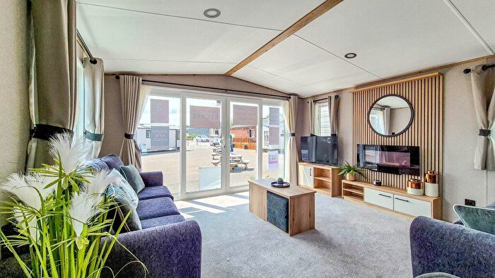 2 Bedroom Park Home For Sale In Birchington Vale Holiday Park, CT7