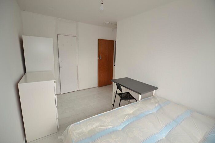 1 Bedroom Maisonette To Rent In Broomfield Street, London, E14