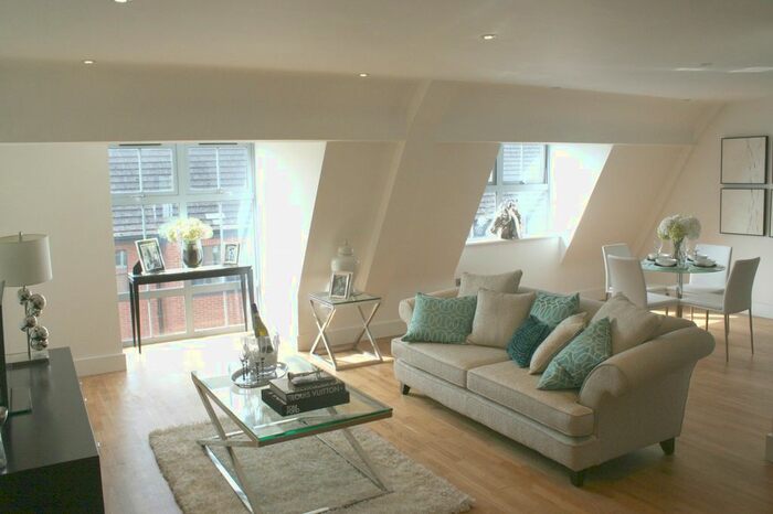 2 Bedroom Flat To Rent In Oakridge House, 37 Station Road, Gerrards Cross, Buckinghamshire SL9