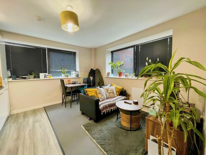 1 Bedroom Flat To Rent In Balmoral House, Windsor Street, Salford, Manchester, M5