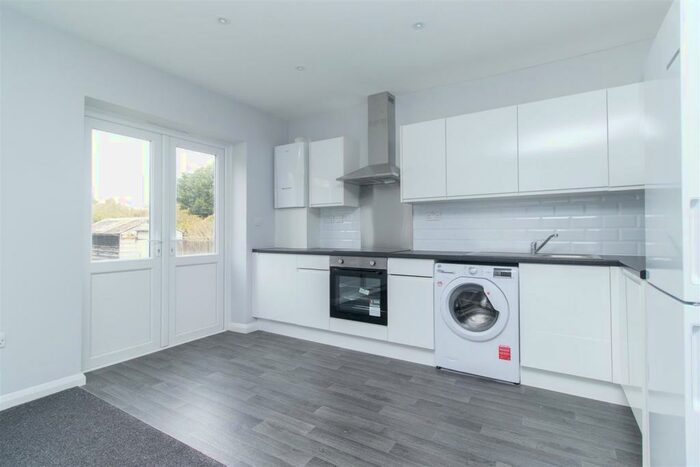 4 Bedroom Semi-Detached House To Rent In Mayville Road, Broadstairs, CT10