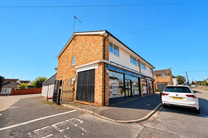 2 Bedroom Apartment To Rent In The Chase, Rayleigh, Essex, SS6