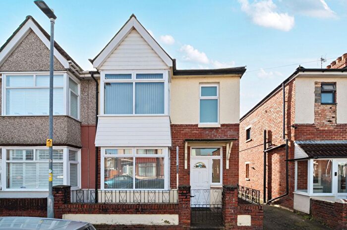 3 Bedroom End Of Terrace House For Sale In Inhurst Road, Portsmouth, Hampshire, PO2