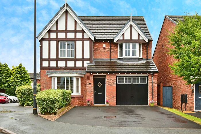 4 Bedroom Detached House For Sale In Aylesbury Close, Broadheath, Altrincham, WA14