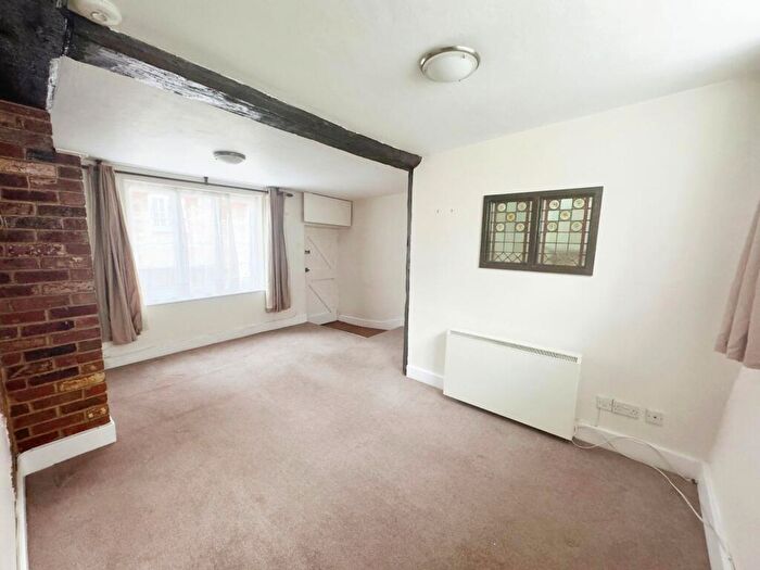 1 Bedroom Maisonette To Rent In High Street, Marlborough, SN8