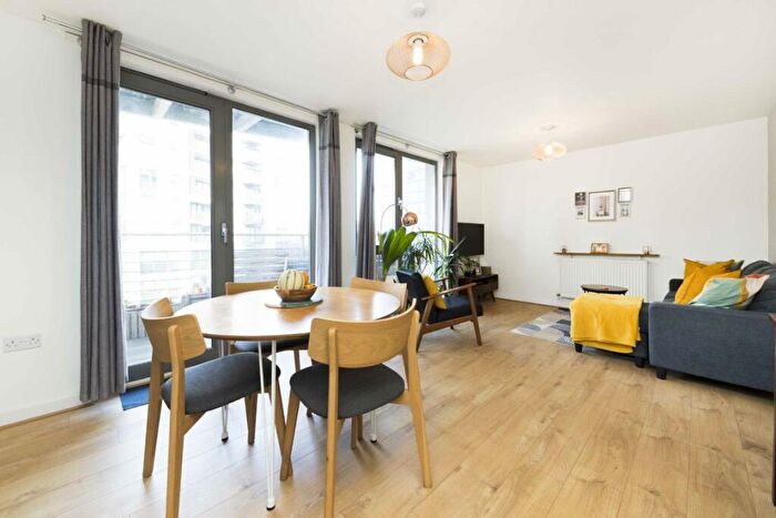 2 Bedroom Flat To Rent In High Street, Stratford, E15