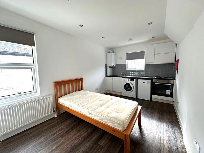 Studio To Rent In Harringay Road, London, N15