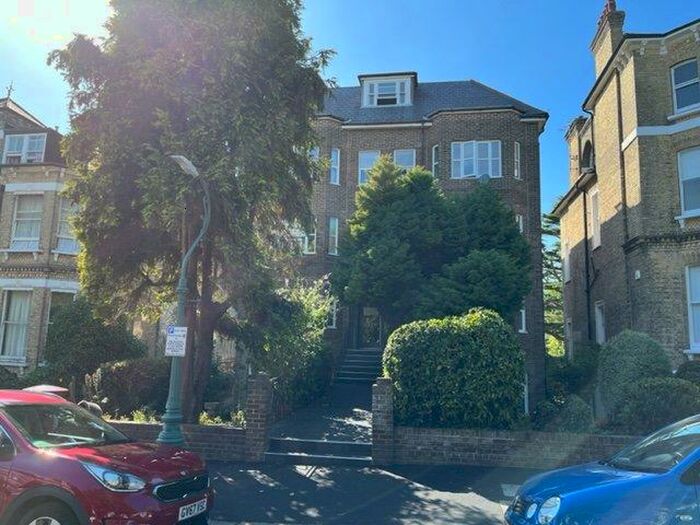 1 Bedroom Flat To Rent In Bramber Court, Eaton Gardens, Hove, East Sussex, BN3