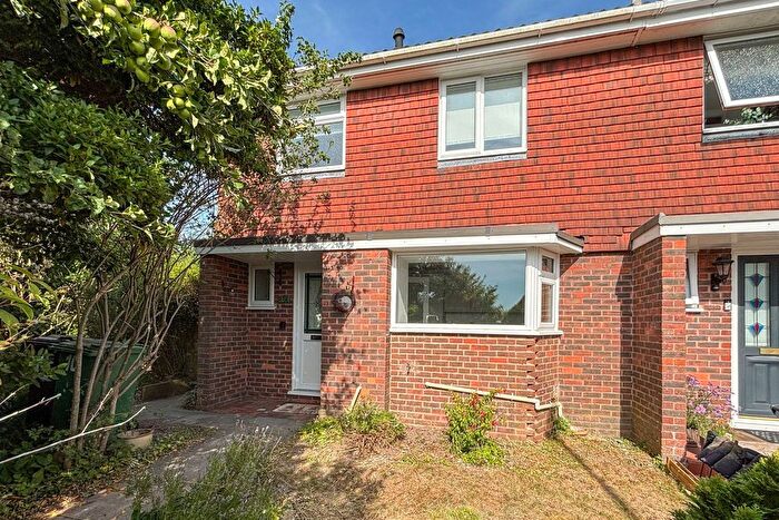 3 Bedroom End Of Terrace House For Sale In Hasted Drive, Alresford, SO24
