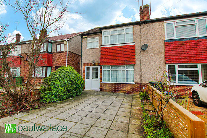 3 Bedroom Terraced House For Sale In Edinburgh Crescent, Waltham Cross, EN8