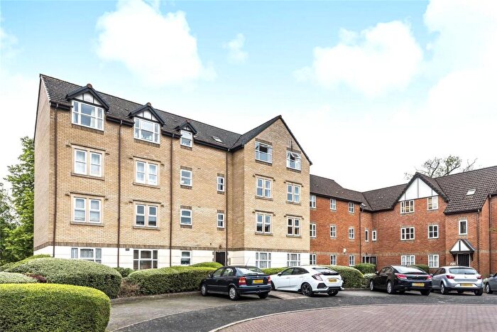 2 Bedroom Apartment For Sale In Charnwood House, Rembrandt Way, Reading, Berkshire, RG1