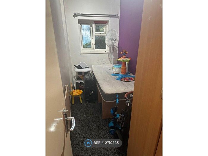 3 Bedroom Flat To Rent In Ash Villa, Luton, LU1