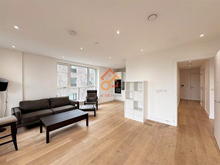 2 Bedroom Flat To Rent In Gosnold House South, Escapade Place, London, E14