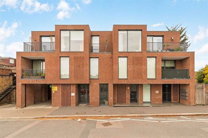 2 Bedroom Flat To Rent In Dersingham Road, Cricklewood, NW2