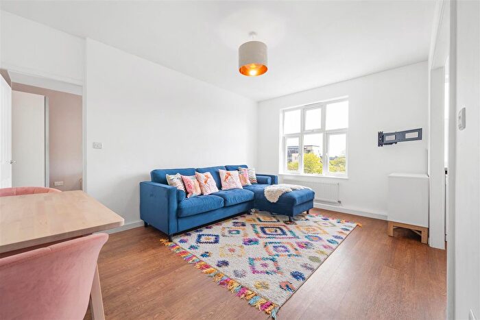 1 Bedroom Flat To Rent In Brixton Hill Court, SW2