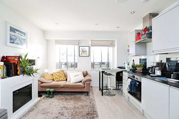 1 Bedroom Flat For Sale In Bellfield Road, High Wycombe, HP13