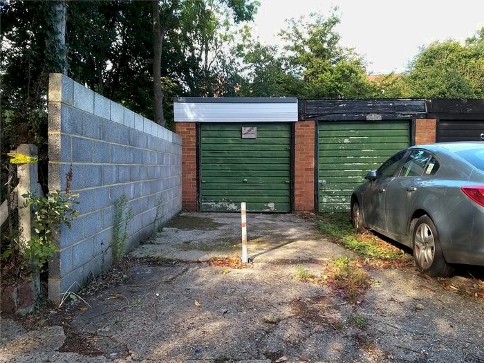 Parking/garage To Rent In Methuen Close, Edgware, Harrow, Greater London HA8