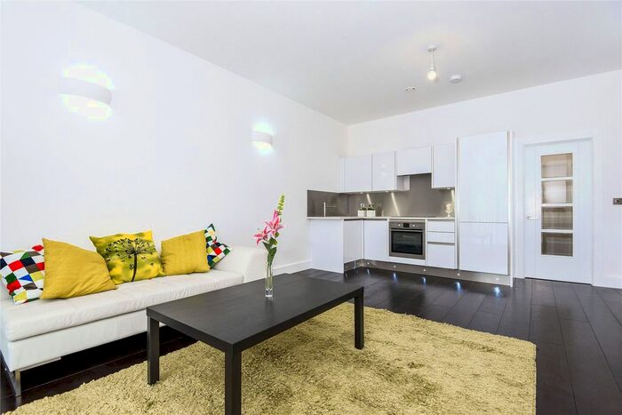 2 Bedroom Flat To Rent In Kings Road, Reading, RG1