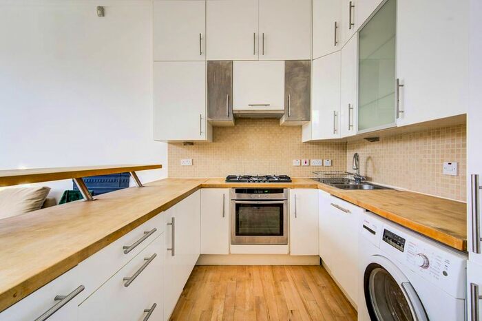 1 Bedroom Flat To Rent In Warwick Road, Earls Court, London, SW5