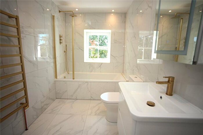 2 Bedroom Apartment To Rent In Hillcourt Road, Cheltenham, Gloucestershire, GL52