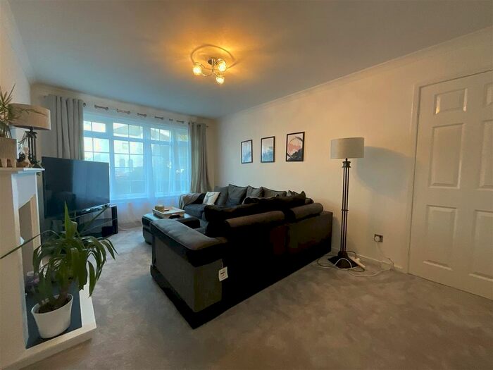 2 Bedroom Flat To Rent In Rivington Close, Birkdale, Southport, PR8