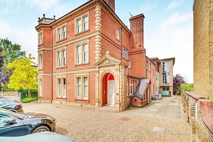 2 Bedroom Flat To Rent In Putney Hill, Putney, SW15