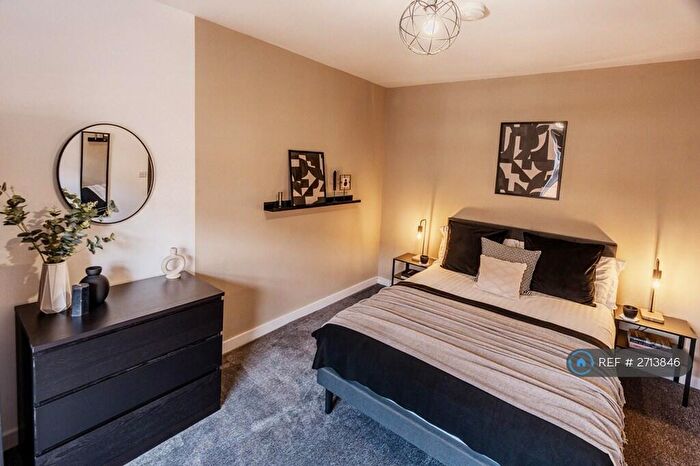 2 Bedroom Terraced House To Rent In Autumn Grove, Leeds, LS6