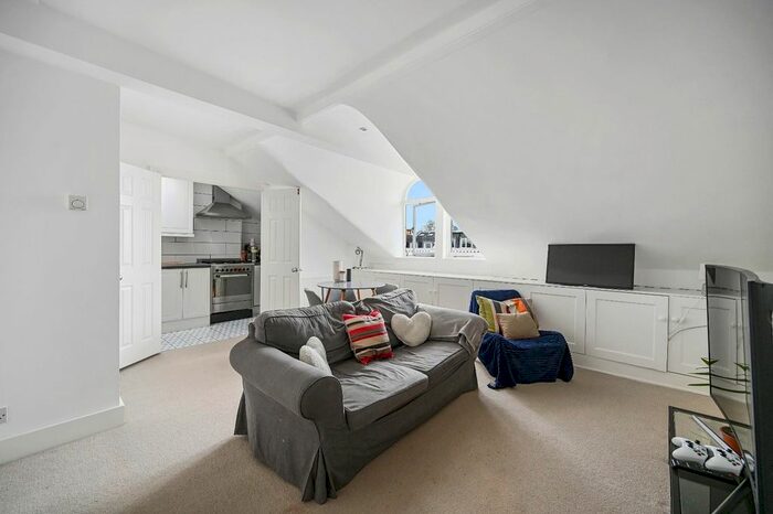 2 Bedroom Flat To Rent In Sinclair Road, London, W14