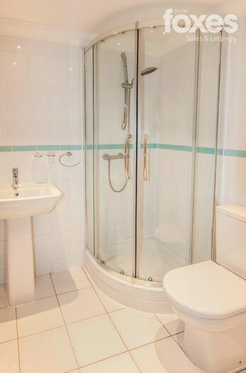 2 Bedroom Apartment To Rent In Pirbright House, West Cliff Gardens, Bournemouth, Dorset, BH2