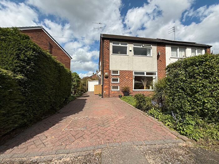 3 Bedroom Semi-Detached House For Sale In Lindrick Avenue, Whitefield, M45