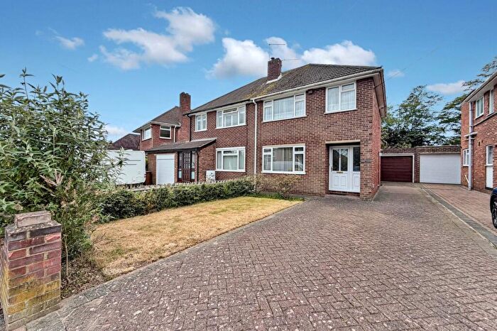 3 Bedroom Semi-Detached House For Sale In Cambridge Road, Rainham, Gillingham, ME8