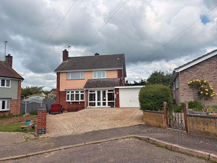3 Bedroom Detached House For Sale In Deben Drive, Sudbury, CO10