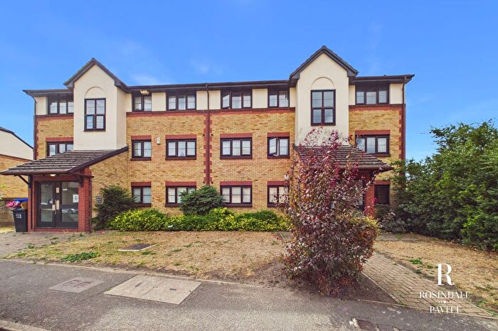 1 Bedroom Flat For Sale In Foxglove Way, Wallington, SM6