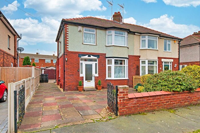 3 Bedroom Semi-Detached House For Sale In Hill View Avenue, Helsby, Frodsham, WA6