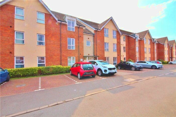 1 Bedroom Flat To Rent In Harrow Close, Addlestone, Surrey, KT15