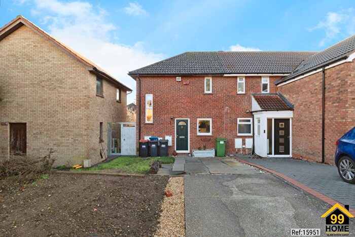 2 Bedroom Semi Detached House For Sale In Northcroft, Milton Keynes, MK5