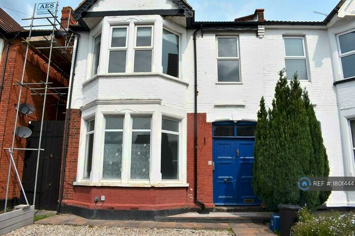 3 Bedroom Flat To Rent In Genesta Road, Westcliff-On-Sea, SS0