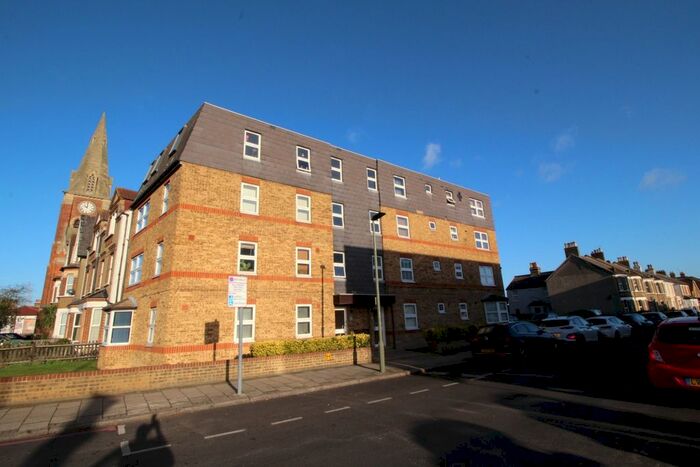 2 Bedroom Flat To Rent In Bromley Common, Bromley, BR2