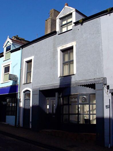 3 Bedroom Flat To Rent In Market Street, Holyhead, LL65