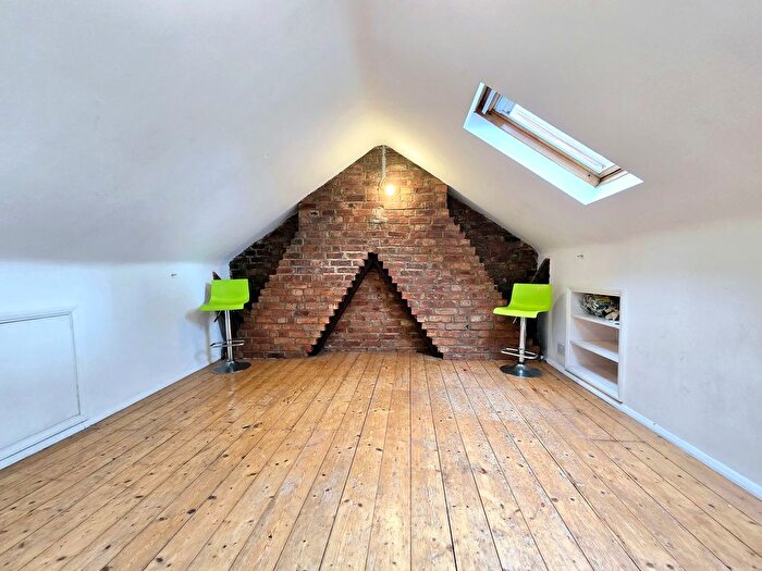 4 Bedroom Terraced House To Rent In Station Road, London, NW4