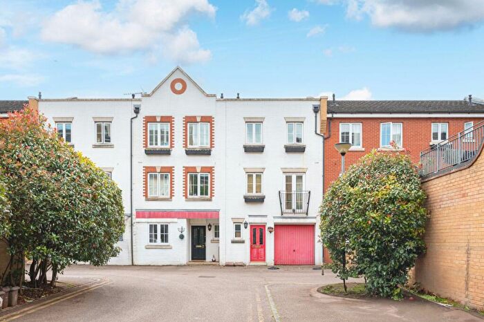 4 Bedroom Terraced House To Rent In Edgar Wallace Close, Peckham, London, SE15