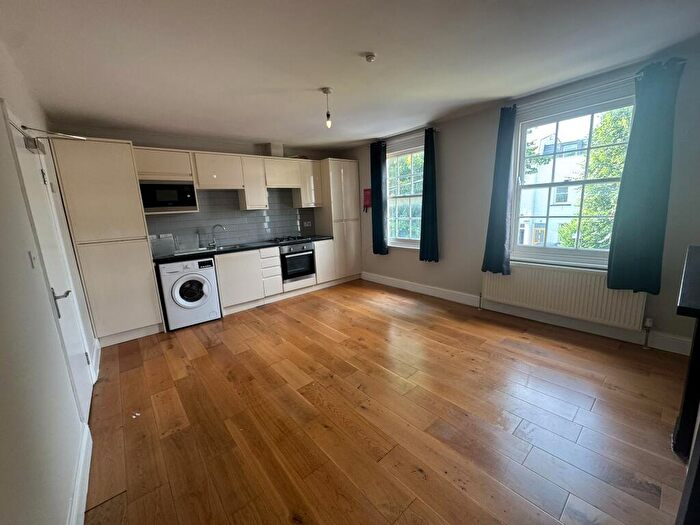 3 Bedroom Flat To Rent In Grosvenor Park Road, E17