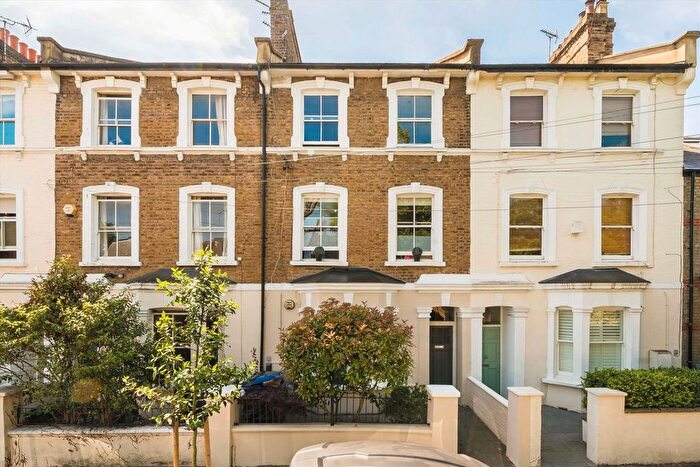 1 Bedroom Flat To Rent In Cleveland Road, Chiswick, W4