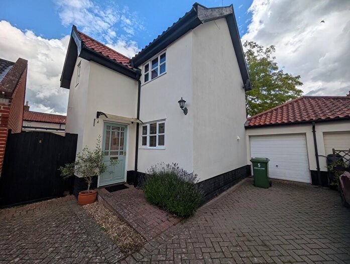 3 Bedroom Semi Detached House For Sale In Memorial Green, East Harling, NR16