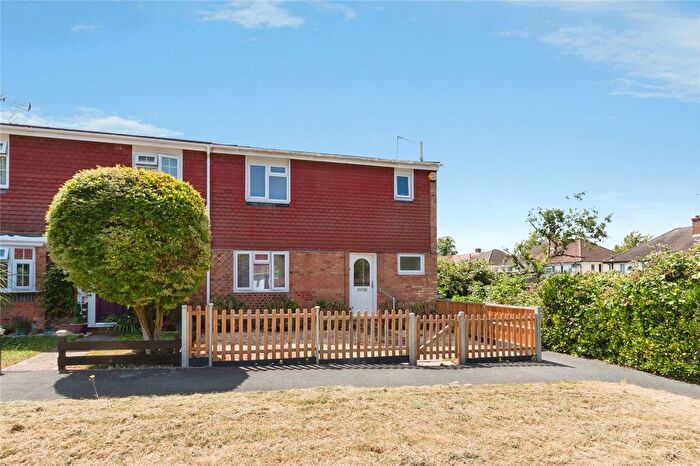 3 Bedroom End Of Terrace House For Sale In Gainsborough Road, Basingstoke, Hampshire, RG21