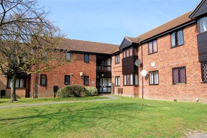 1 Bedroom Apartment To Rent In Ashmere Close, Calcot, Reading, Berkshire, RG31