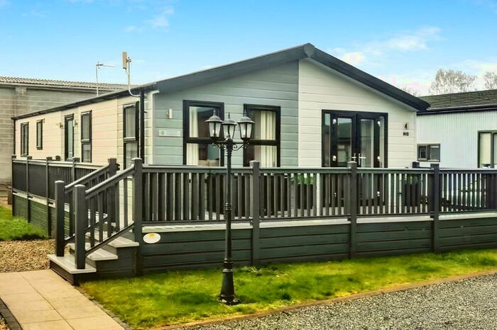 2 Bedroom Park Home For Sale In Cliffe Common, Selby, YO8