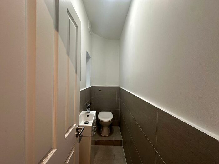 3 Bedroom Flat To Rent In Liverpool Grove, Walworth Village, London, SE17