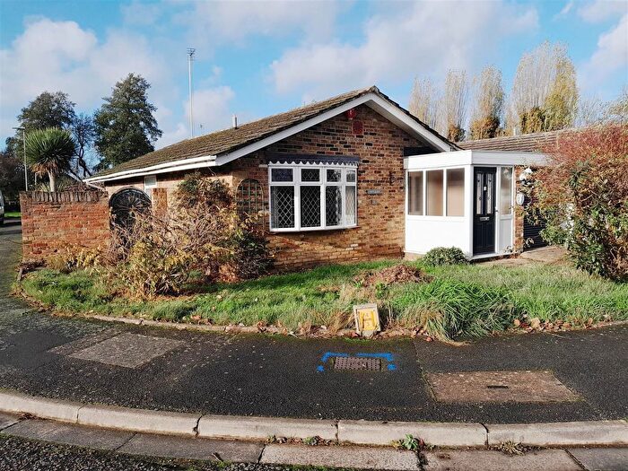 2 Bedroom Bungalow For Sale In Treeside Close, West Drayton, UB7