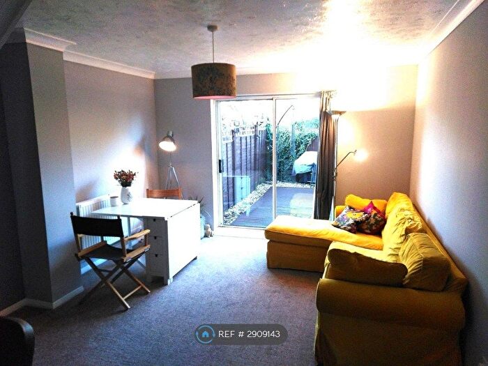 2 Bedroom Semi-Detached House To Rent In Oxley Close, London, SE1